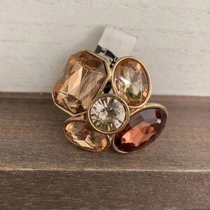 Gorgeous costume ring - size 6
Banana Republic